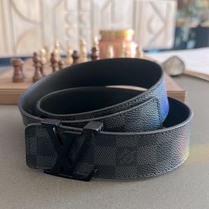 Authentic Louis Vuitton Mens belt US 30 - 32